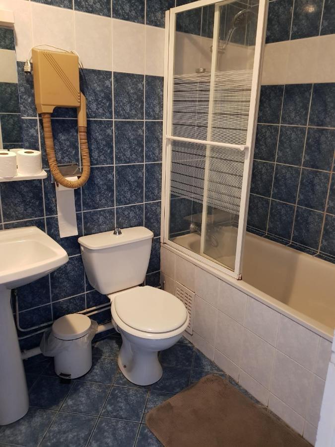 Hotellerie Normande Dozule Bagian luar foto