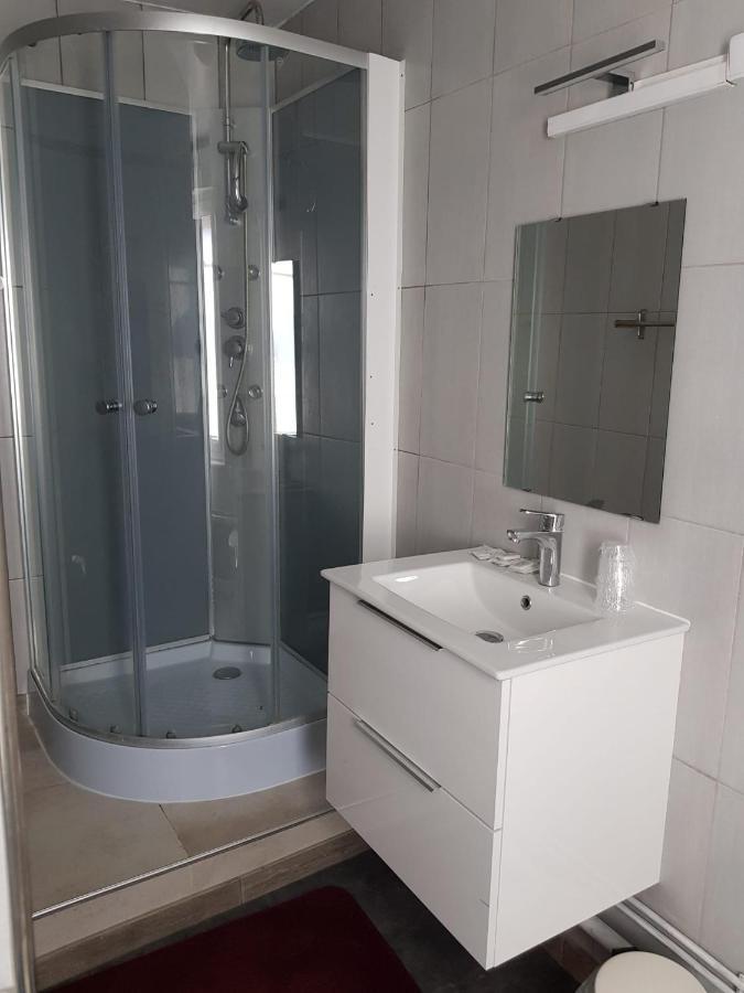 Hotellerie Normande Dozule Bagian luar foto