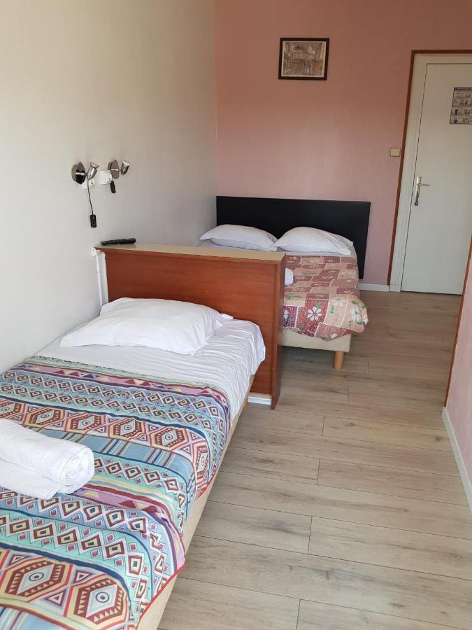 Hotellerie Normande Dozule Bagian luar foto