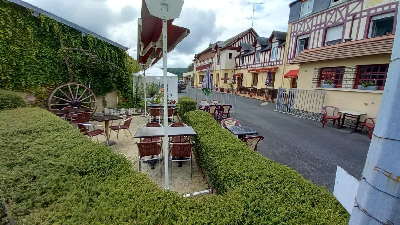 Hotellerie Normande Dozule Bagian luar foto